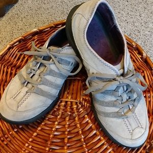 Pr!vo woman's casual shoes size 7M